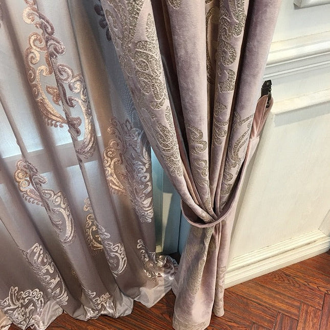 Welurowa zasłona zaciemniająca z tłoczeniem