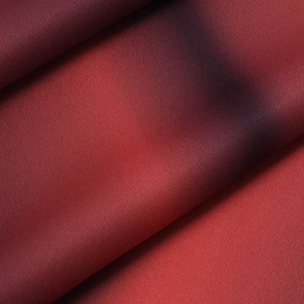 Elegancka zasłona w stylu teatralnym