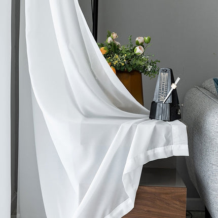 Gładka firana z delikatnego woalu