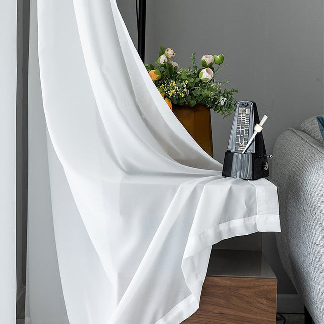 Gładka firana z delikatnego woalu