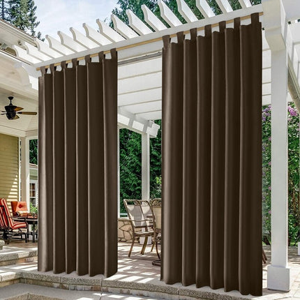 Brązowa wodoodporna zasłona na pergolę na szelkach.