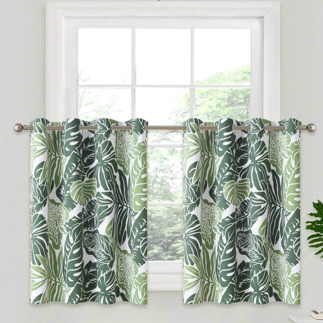 Krótka zasłona w zielone liście monstery.