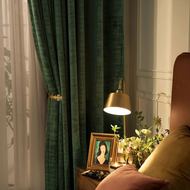 Elegancka welurowa zasłona zaciemniająca do sypialni