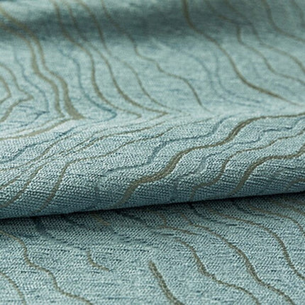 Niebieska zasłona zaciemniająca w falisty wzór