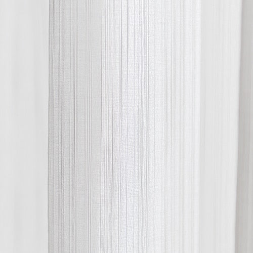 Biała firana z delikatnym wzorem