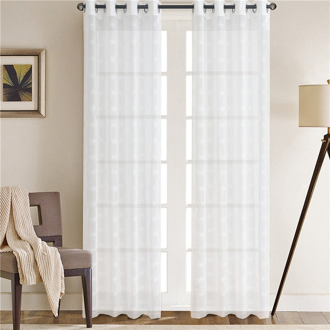 Biała firana w delikatną kratkę