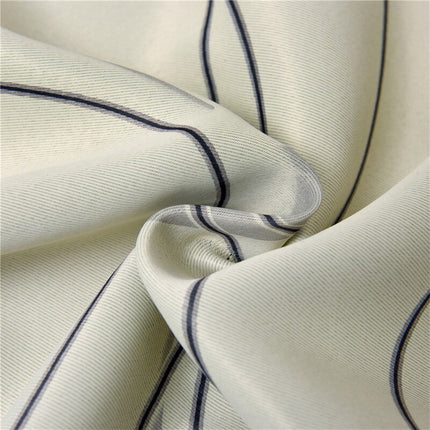 Beżowa zasłona w botaniczny wzór liści.