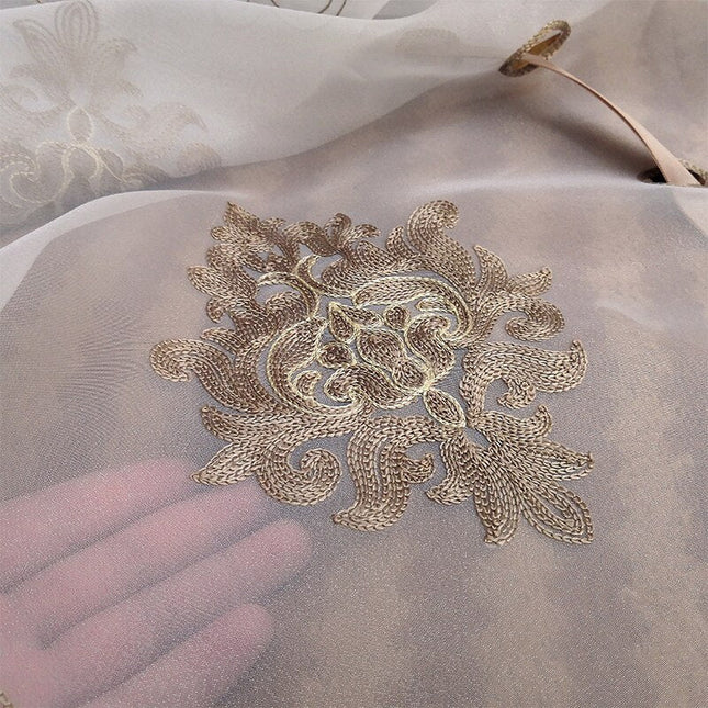 Firana panelowa z brązowym haftem