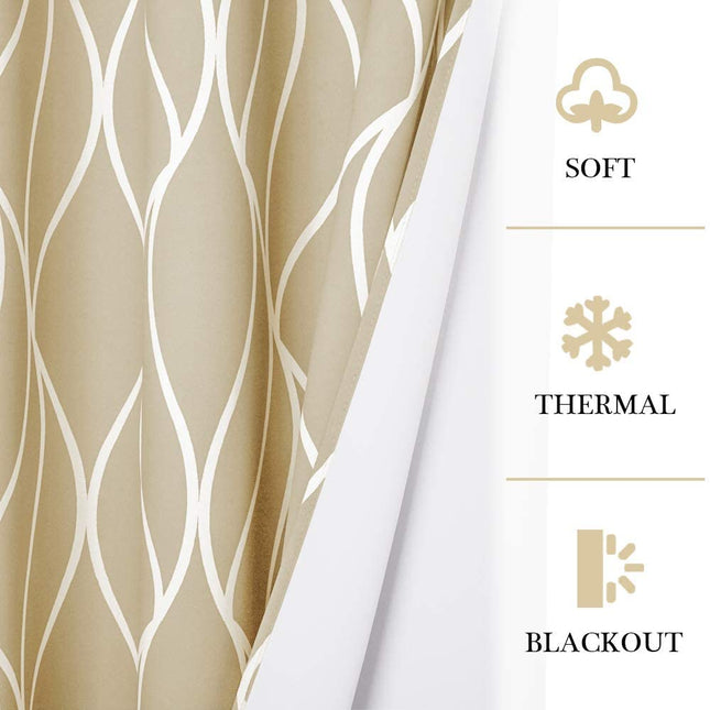 Zasłona zaciemniająca w białe faliste linie