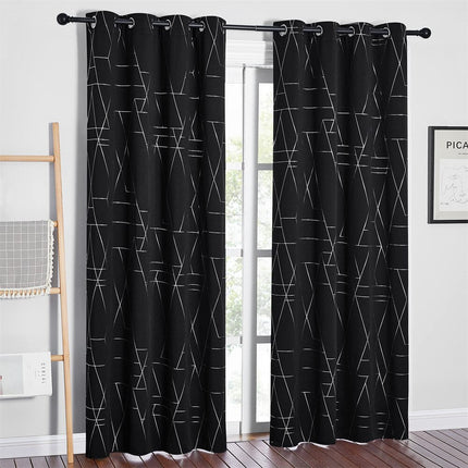 Czarna zasłona ze srebrnym wzorem
