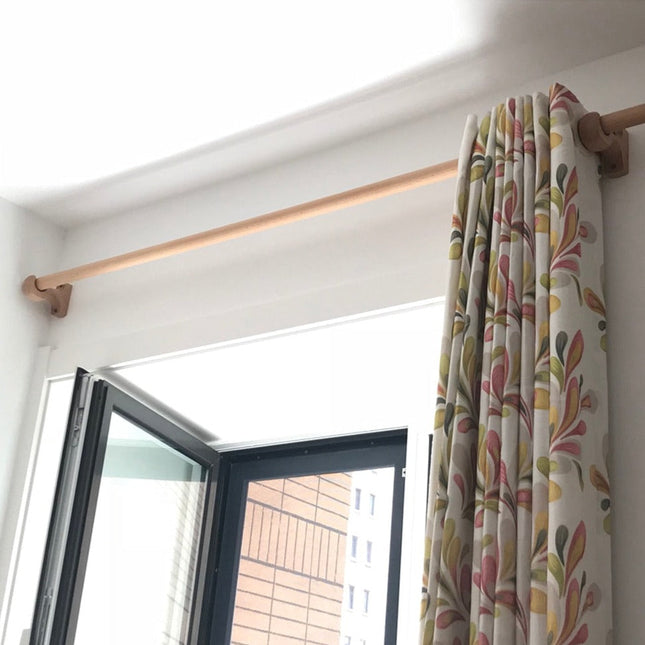 Klasyczny drewniany karnisz do zasłon