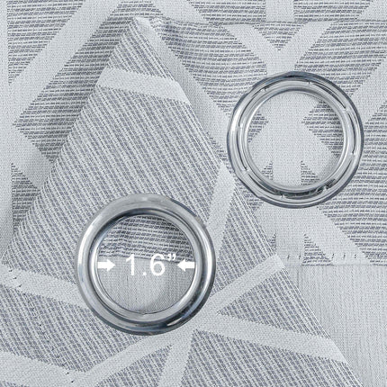 Jasnoszara zasłona zaciemniająca w geometryczny wzór