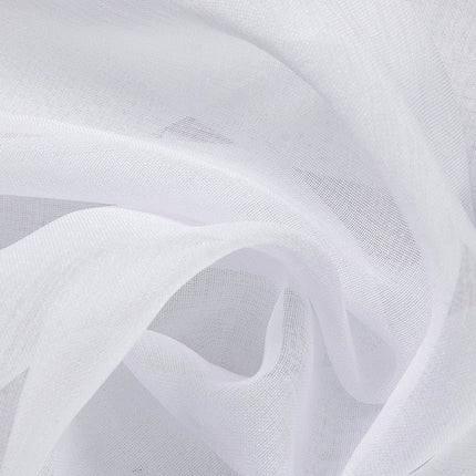 Biała gładka firana na przelotkach