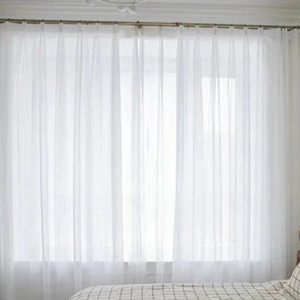 Biała firana w haftowane kropki