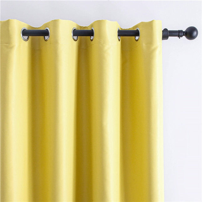 Żółta zasłona zaciemniająca do pokoju dziennego
