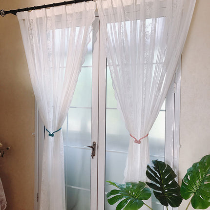 Elegancka firanka koronkowa do salonu