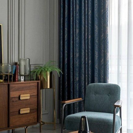 Granatowa zasłona zaciemniająca do salonu