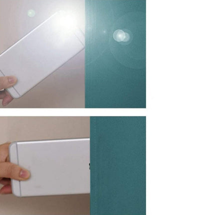 Zasłona zaciemniająca w kolorze morskim.