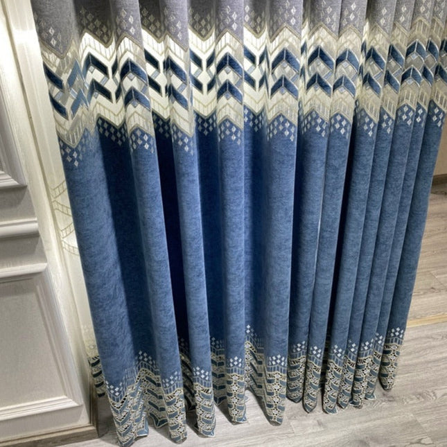 Zasłona z haftowanym geometrycznym wzorem