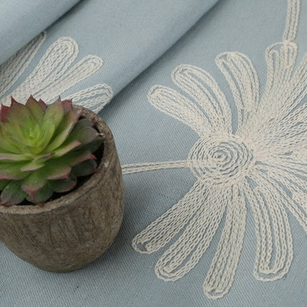 Zasłona z haftowanym kwiatowym wzorem