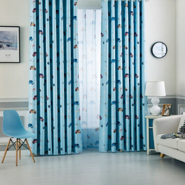 Niebieska firanka dla chłopca w auta