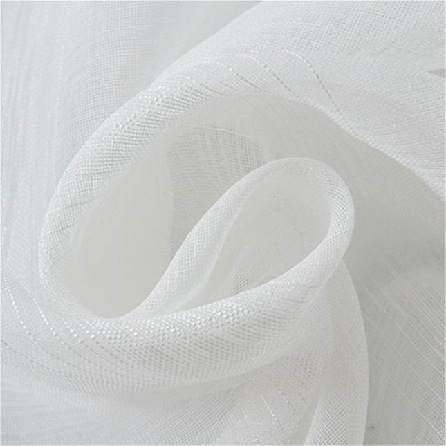 Biała firana w delikatną kratkę