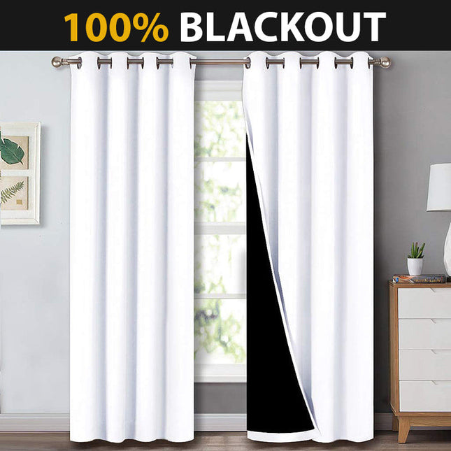 Biała akustyczna zasłona zaciemniająca na okno