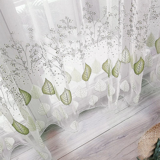 Delikatna firana w zielone liście