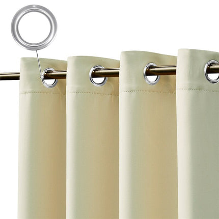 Kremowa wodoodporna zasłona na taras.