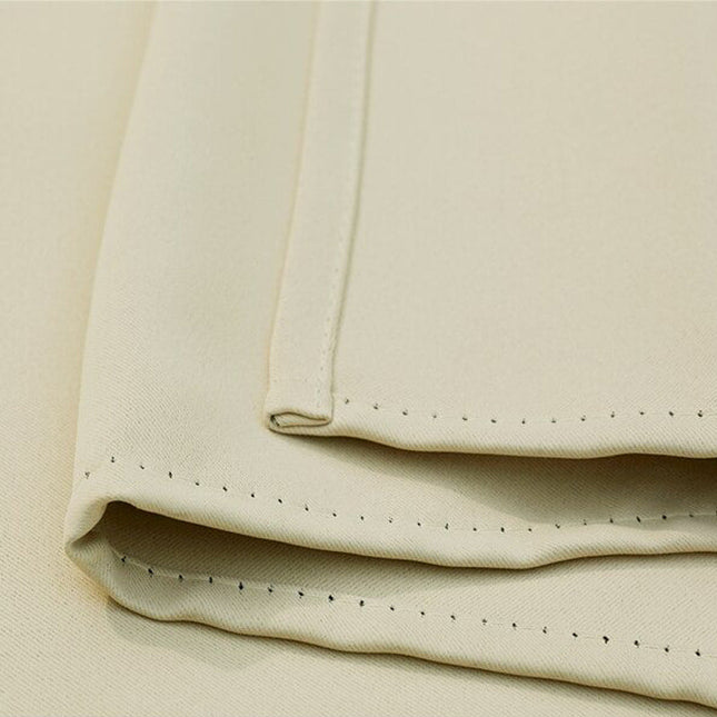 Kremowa wodoodporna zasłona na taras.