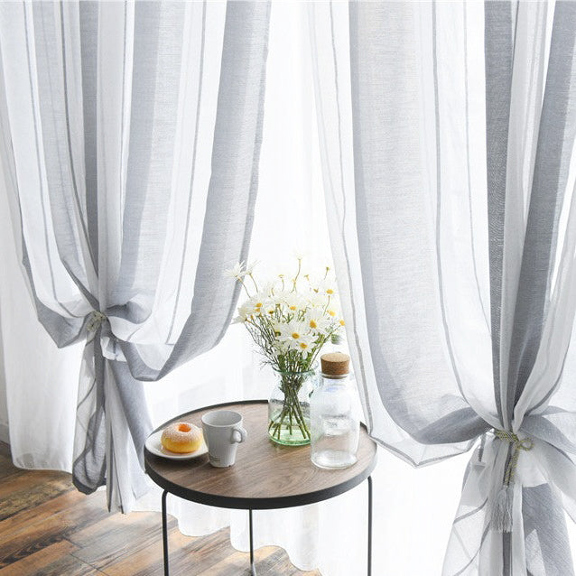 Nowoczesna firana w pionowe pasy