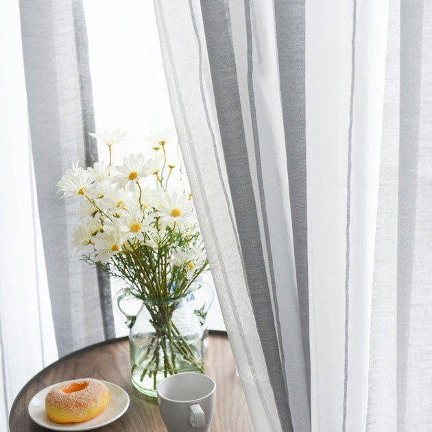 Nowoczesna firana w pionowe pasy