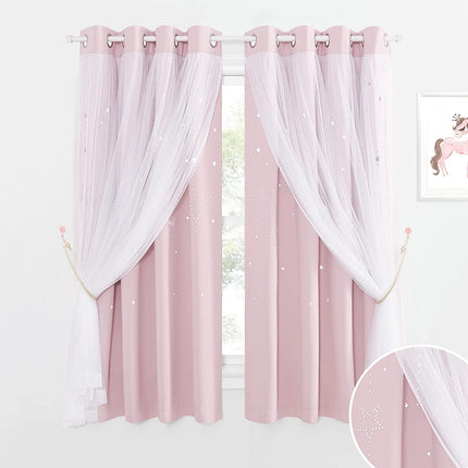 Różowa zasłona z woalem w gwiazdki.