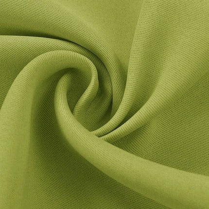 Zielona zasłona zaciemniająca w odcieniu jabłkowym