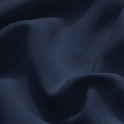 Granatowa wodoodporna zasłona zewnętrzna na balkon.