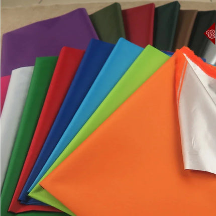 Podszewka zaciemniająca do zasłon blackout