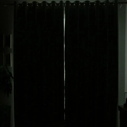 Srebrna tkanina termoizolacyjna na zasłony