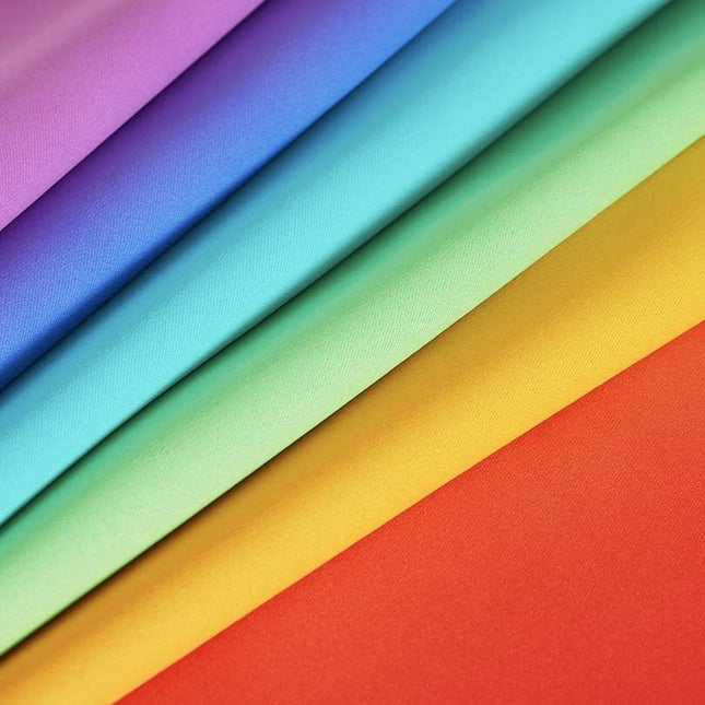 Tęczowa zasłona zaciemniająca do pokoju dziecięcego