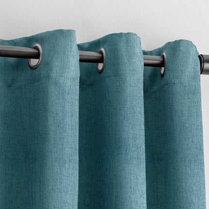 Gładkie zasłony zaciemniające na przelotkach