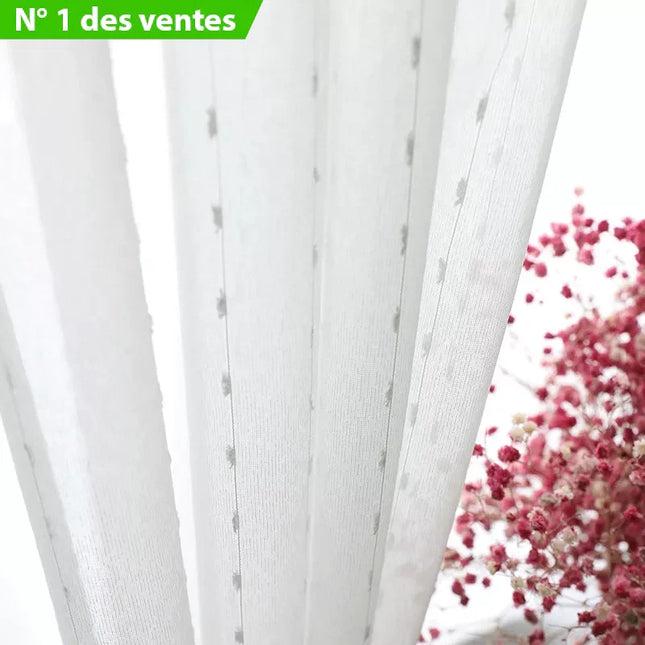 Biała firana w haftowane kropki