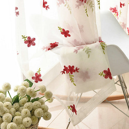 Haftowana firana w czerwone kwiaty