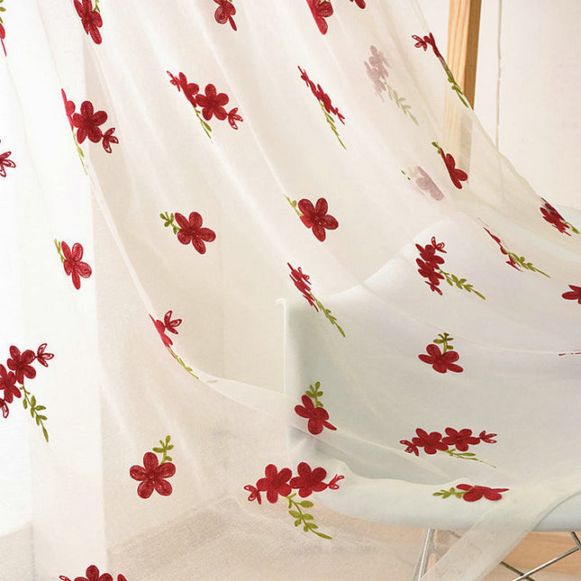 Haftowana firana w czerwone kwiaty