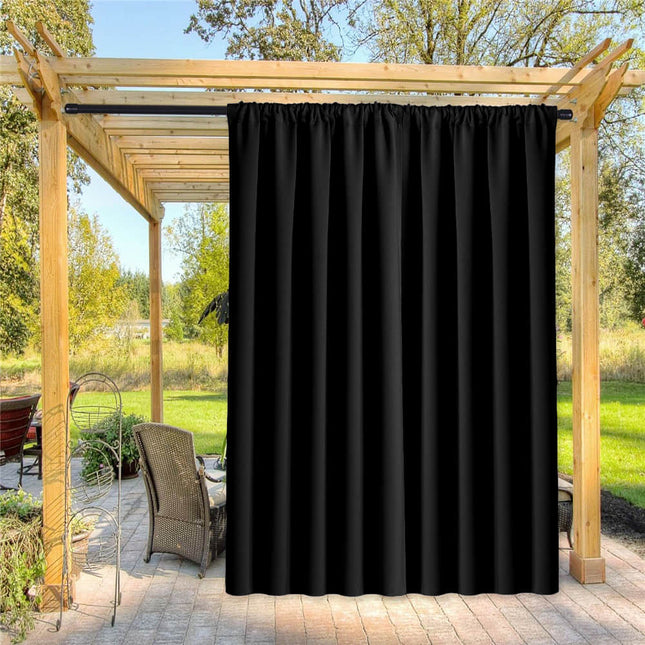 Czarna wodoodporna zasłona na taras