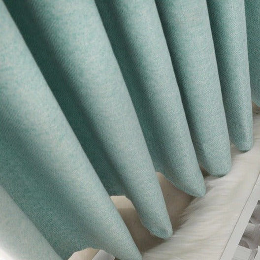 Turkusowa zasłona półzaciemniająca do salonu