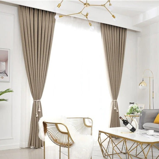 Ciemnobeżowa gładka zasłona do salonu