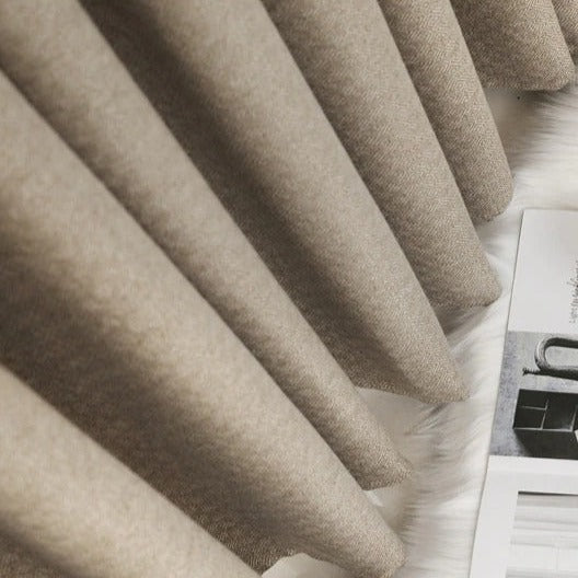 Ciemnobeżowa gładka zasłona do salonu