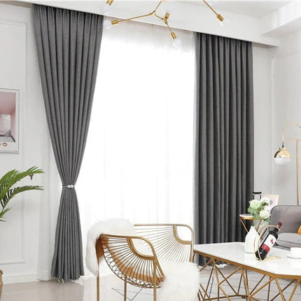 Szara zasłona o splocie płóciennym