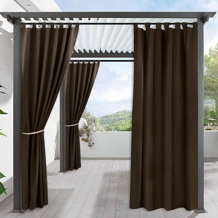 Brązowa wodoodporna zasłona na pergolę na szelkach.