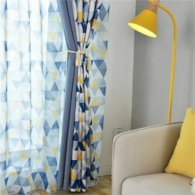 Zaciemniająca zasłona w geometryczne wzory