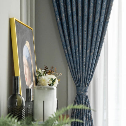 Granatowa zasłona zaciemniająca do salonu